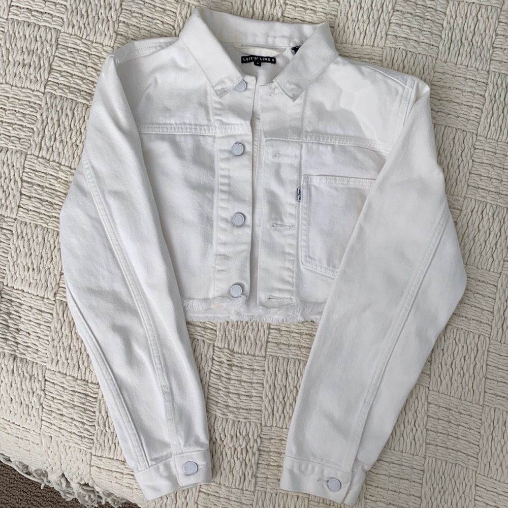 Levi’s white cropped denim jacket